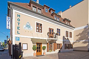 Lázně Győr v hotelu v centru města s celodenním vstupem do termálů a se snídaní