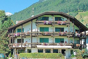 Italské Alpy v hotelu s neomezeným wellness a polopenzí + bazén a platnost do října 2019