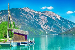 Tyrolsko v horském penzionu nedaleko jezera Achensee s rozšířenou polopenzí, saunou a půjčením e-kol – i přes léto