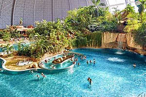 Oblíbený aquapark Tropical Islands v Německu