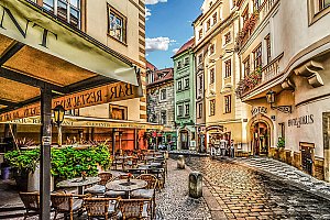 Praha ve 4* hotelu se snídaní + luxusní večeře, sauna, víno nebo plavba po Vltavě