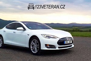Jízda v elektromobilu Tesla Model S jako spolujezdec či řidič