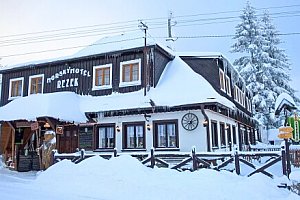 Krkonošský národní park blízko skiareálů v Horském hotelu Rezek s polopenzí