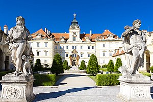 Jižní Morava v penzionu v Bořeticích s 2 degustacemi a neomezenou konzumací vína i bohatým rautem