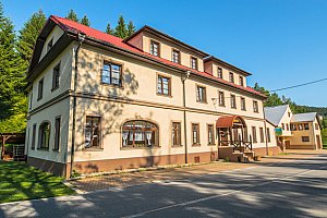 Hotel Salajka v malebné vesničce Horní Lomná s polopenzí