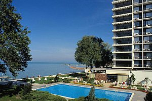 Nabitá dovolená u Balatonu pro DVA s NEOMEZENÝM vstupem do bazénu