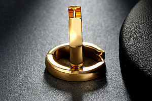 Ziskoun náušnice - kruhy z chirurgické oceli ve zlatém provedení SE000045