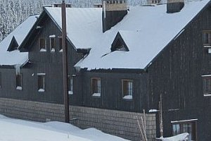 Lednový pobyt na chatě Malá Rennerovka. Příjemná atmosféra, domácí prostředí a sauna v ceně pobytu.