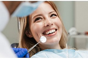 Kompletní péče o zuby díky dentální hygieně včetně AirFlow