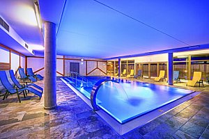 Šumava luxusně: Hotel Resort Relax **** u Lipna s vlastní pláží, wellness, bazénem a polopenzí + další výhody