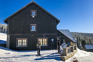 V srdci NP Krkonoše u ski areálů: Horská chata Malá Rennerovka s polopenzí a finskou saunou