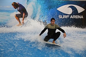 Indoor surfing v Surf Aréně Praha