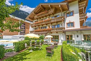 Rakouské Alpy v Hotelu Gutshof Zillertal **** s neomezeným wellness, bazénem, ​​půjčením kola a snídaněmi