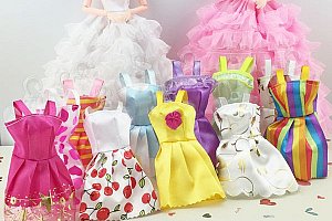 Šaty pro panenky v různých provedeních - 10 ks a poštovné ZDARMA s dodáním do 2 dnů!