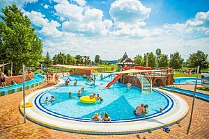Zážitek: Celodenní vstup do Annagora Aquaparku Balatonfüred s 9 vnitřními a venkovními bazény + 3 skluzavky