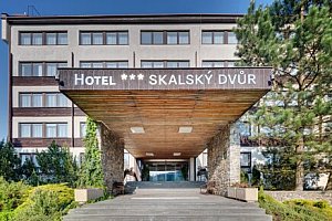 Vysočina u CHKO Žďárské vrchy a břehu rybníka: Hotel Skalský Dvůr *** se snídaněmi a bazénem + zážitková karta