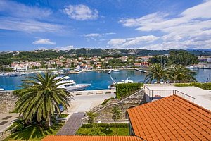 Chorvatsko: Historické město Rab u pláže v Hotelu International *** s plnou penzí a bazénem + dítě zdarma