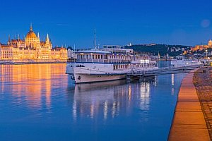 Budapešť netradičně s ubytováním v kajutě na lodi v Grand Jules Boat Hotelu *** + snídaně formou bufetu