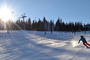 Lyžovačka ve Ski Aréně Karlov - celodenní skipas pro 1 osobu
