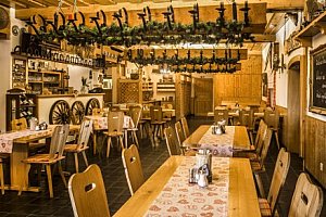 Beskydy na úpatí Lysé hory: Pobyt v Hotelu Rajská bouda *** s welcome drinkem, polopenzí a bowlingem + herna