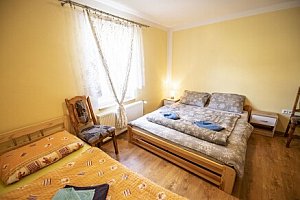 Jizerské hory nedaleko vodní nádrže Mšeno: Penzion Stará Školka se snídaní či polopenzí + letní venkovní bazén