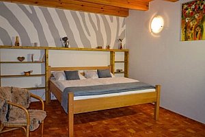 Jižní Čechy blízko rybníků i Českých Budějovic v Penzionu Statek 3 s wellness (vířivka, sauna) a snídaněmi