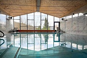Špindlerův Mlýn: Wellness Hotel Astra *** Superior s polopenzí, krytým bazénem a saunami + jízdenky na lanovky