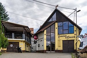 Jižní Morava v blízkosti Brna, jeskyně Výpustek a jen 200 m od zámku Křtiny v Pensionu U Faustů se snídaní