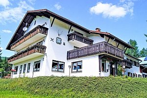 Bavorsko a Šumava jen 1,5 km od hranic s Českem v Penzionu Šumaváček s polopenzí, kuželkami a Nordic Walkingem