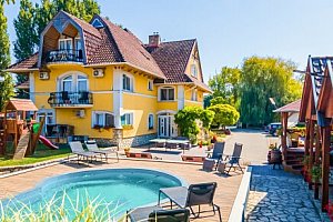 Balatonföldvár: Dovolená blízko Balatonu a skvělých atrakcí v Jade Panzió se snídaní nebo polopenzí a vyžitím