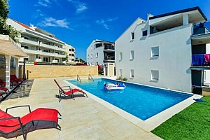 Chorvatsko: Ostrov Pag nedaleko pláže Zrće a 600 m od moře v apartmánech Royal Pool Apartments **** s bazénem