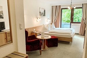 Tyrolsko aktivně v Hotelu zum Lamm *** se snídaní a wellness + vstup do outdoorového parku a na bouldering