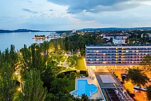 Balatonfüred: Danubius Hotel Annabella ***superior u jezera Balaton s polopenzí, soukromou pláží a bazény