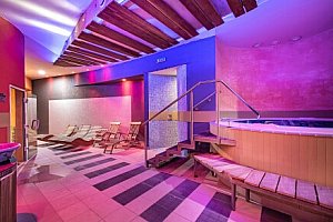 Tatry u skiareálu v Hotelu Spolcentrum *** se snídaní/polopenzí a wellness (vířivka a sauny) + slevy a bowling