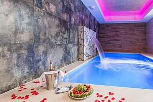 Vysoké Tatry 1,1 km od lanovky na Skalnaté pleso v Hotelu Tulipán *** s polopenzí + bazén a vstup do wellness