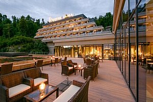 Slovinsko: Pobyt jen pár metrů od Postojenské jeskyně v Hotelu Jama **** se snídaní/polopenzí + sleva na vstup