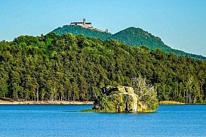 Střední Čechy pouhých 200 m od proslulého Máchova jezera v Hotelu Bellevue *** s polopenzí + venkovní bazén