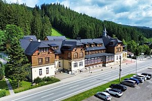 Beskydy: Hotel Bauer *** s polopenzí, wellness (bazén, vířivka, 3 sauny) a slevovou kartou + herna