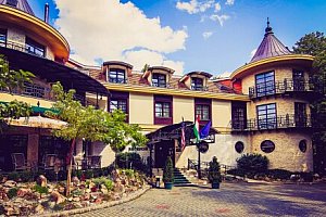 Maďarsko: Miskolc jen 700 m od termálních lázní Ellipsum SPA v Hotelu Kitty *** se snídaní formou bufetu