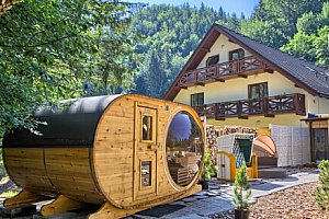 Nízké Tatry: Pobyt v Penzionu Bystrinka s polopenzí, neomezeným wellness a sportovním vyžitím + sekt a ovoce