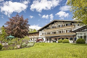 Podhůří Bavorských Alp: 5* Hotel Alpenhof Murnau se snídaní a luxusním wellness se 7 saunami + bohatý program