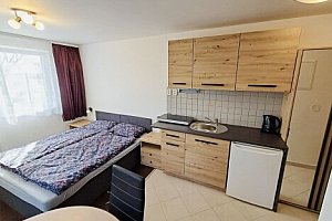 Třeboňsko u rakouských hranic a pískoven Tušť: neKemp Štaindlův kopec s polopenzí či plnou penzí + parkování