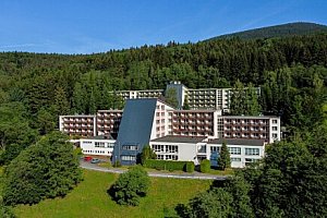 Hrubý Jeseník: Resort Dlouhé Stráně ***superior v Horní budově se snídaní/polopenzí + možnost wellness