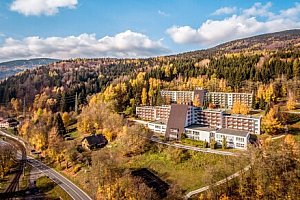 Hrubý Jeseník: Resort Dlouhé Stráně ***superior v Dolní budově se snídaní/polopenzí + možnost wellness