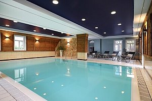 Dolní Franky: Seehotel Niedernberg ****superior na břehu jezera se snídaní, vnitřním bazénem a saunami