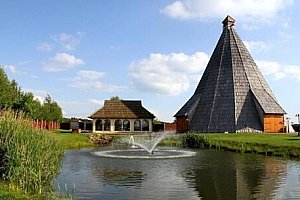 Jedinečný pobyt v sudu či maringotce blízko Kolína a Poděbrad: Vigvam Resort s polopenzí a privátním wellness