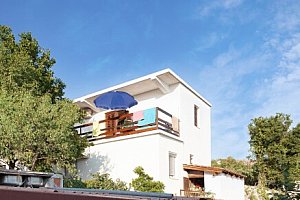 Chorvatsko: Karlobag jen 400 m od pláže v Apartmánech Bačić až pro 3 osoby + klimatizace, kuchyňka a terasa