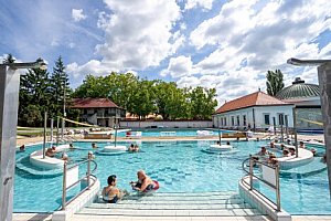 Maďarsko: Centrum Egeru v Hotelu Unicornis *** s polopenzí a vstupem do termálních lázní + nápoje a slevy