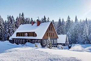 Jizerské hory 200 m od vleku v Hotelu Perla Jizery ***  se snídaní či polopenzí a privátním wellness + sáňky