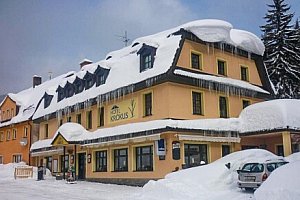 Pec pod Sněžkou jen 1,4 km od sjezdovky v Hotelu Krokus *** se snídaní nebo polopenzí a welcome drinkem